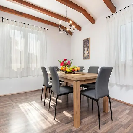 House Mario Near Rovinj Διαμέρισμα
