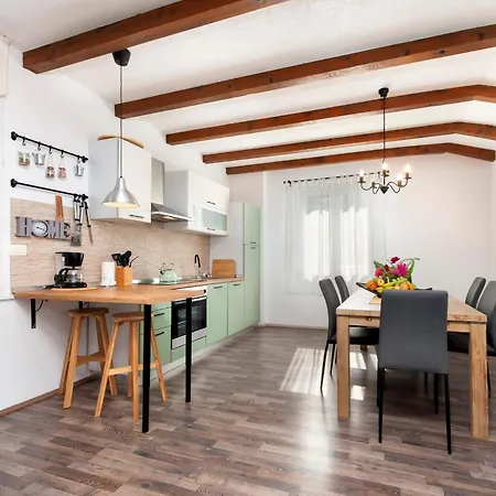 House Mario Near Rovinj Διαμέρισμα *
